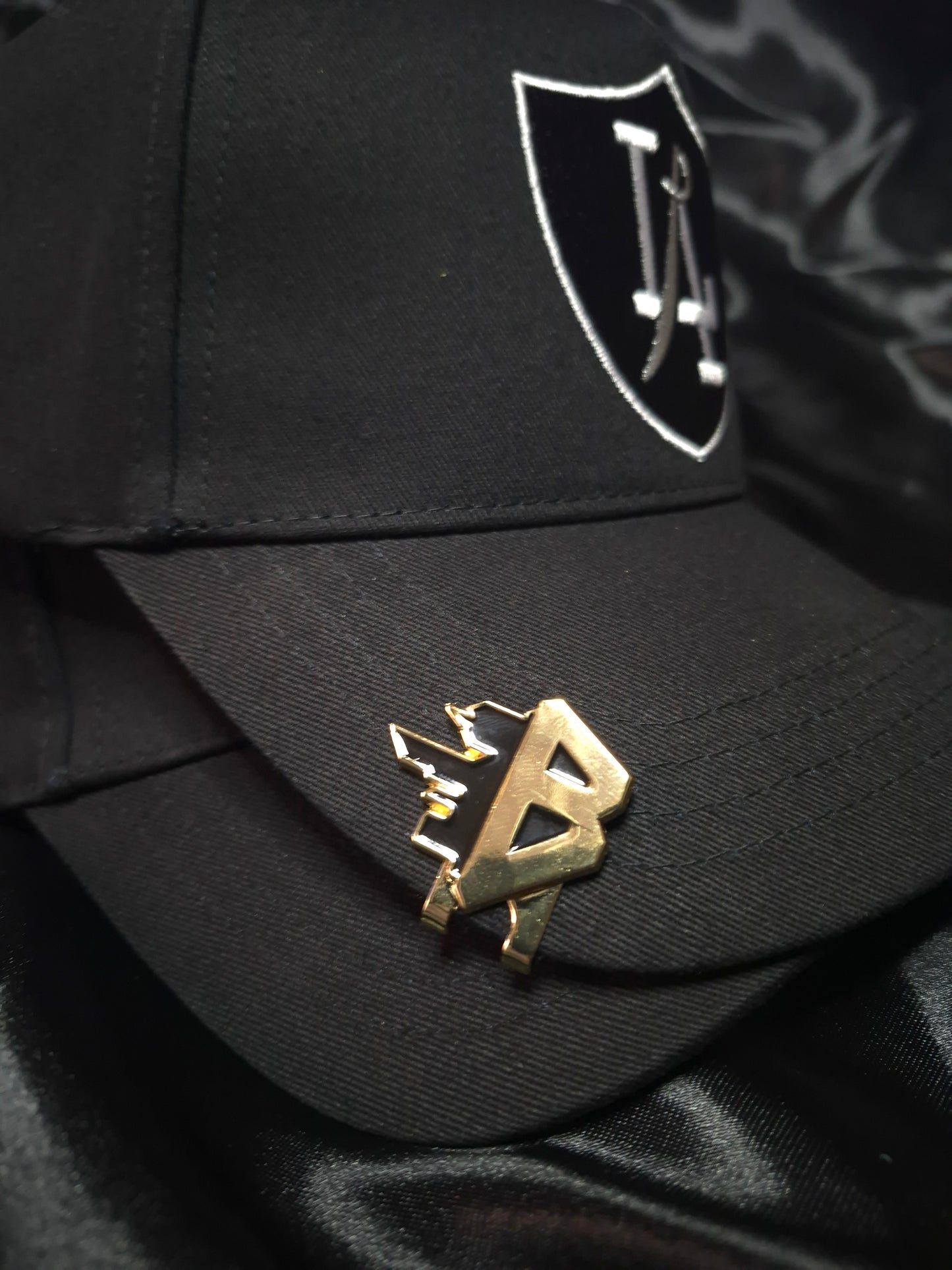 Signature "Bangerz"Hat Clip